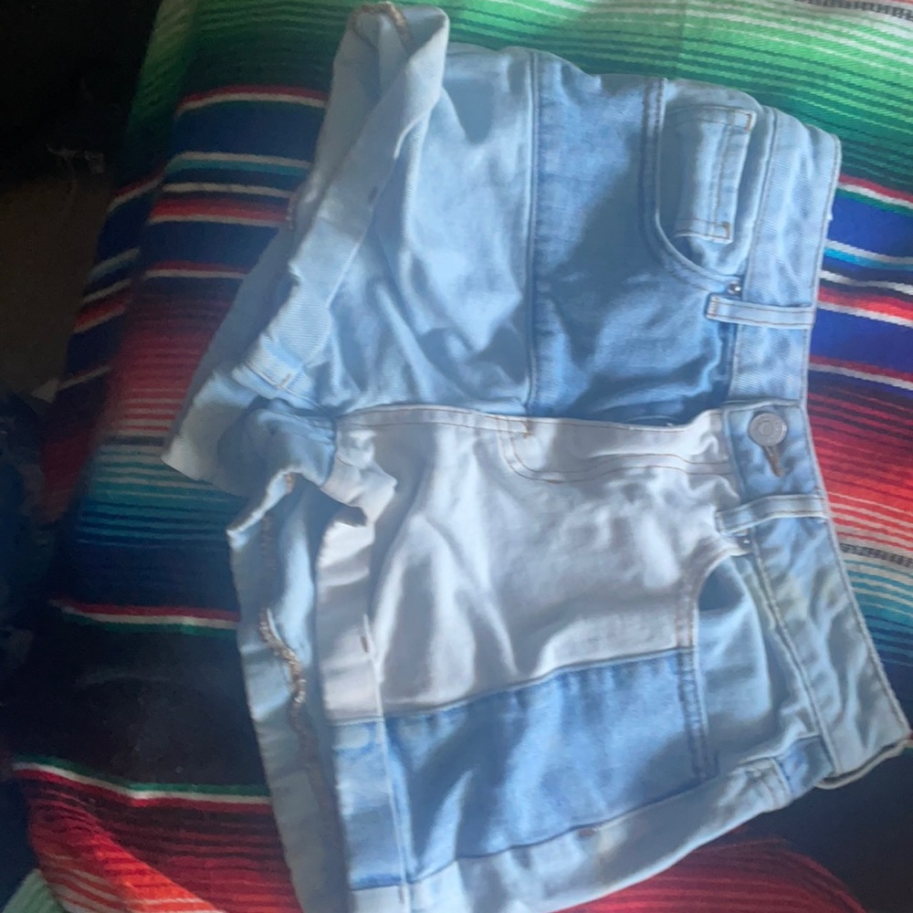 I am selling cause they don’t fit me no more